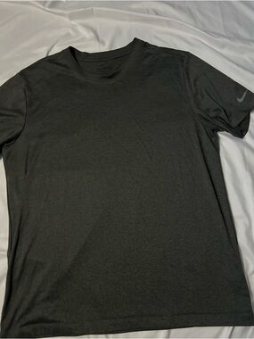 Men’s Nike Tee Charcoal Gray Dri Fit  Sz Large
